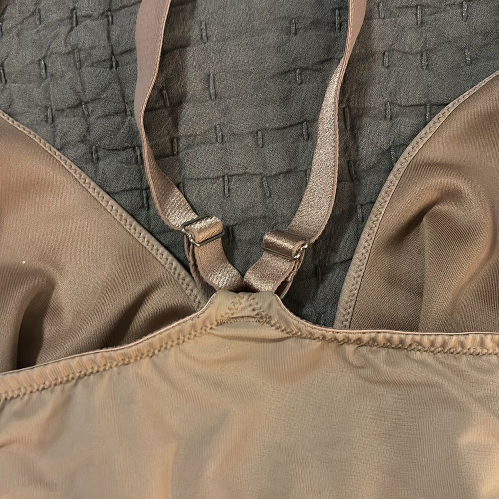Bras - Picture 3 of 4